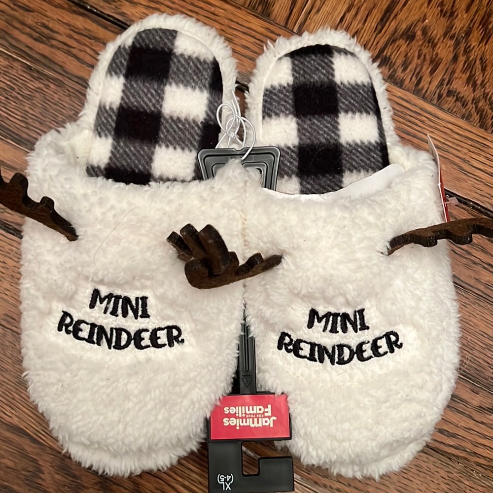 NWT Jammies for Families Slippers- Child Size XL (4 - 5)